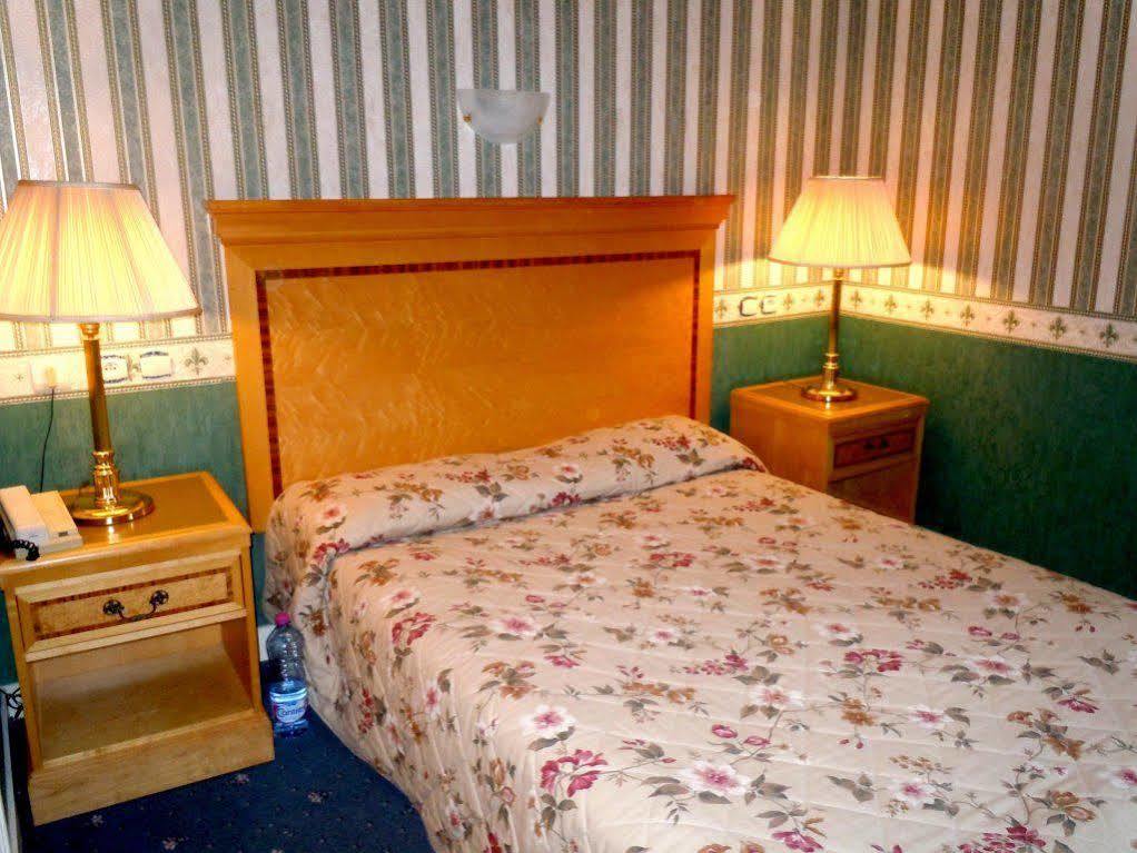 La Croix Blanche Hotel Montrichard Eksteriør billede